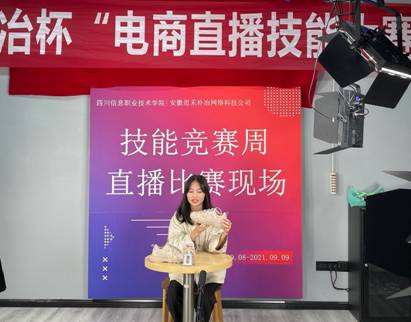 人们在看台上的人和男子的照片和文字低可信度描述已自动生成